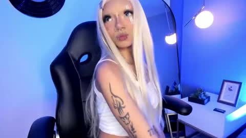 Snapshot of naff_eratu chatting on May 20, 2026, 10:38 pm naff_eratu online show from May 20, 2026, 10:38 pm