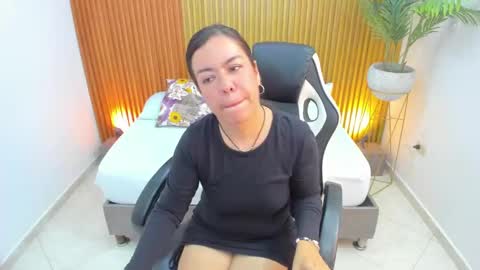 N A H I A online show from February 26, 2025, 3:08 pm