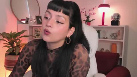 Nahia INDEPENDENT MODEL P online show from January 12, 2026, 6:13 pm