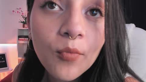 Nahia INDEPENDENT MODEL P online show from March 3, 2026, 9:53 pm