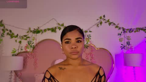 NahiaraReina  online show from May 2, 2026, 2:00 pm