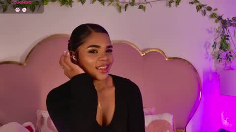 NahiaraReina  online show from June 11, 2026, 3:32 pm