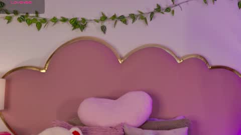 NahiaraReina  online show from June 22, 2026, 1:30 pm