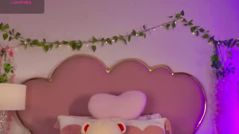 NahiaraReina  online show from July 30, 2026, 1:54 pm