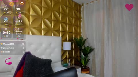 NahiaVictoria  online show from January 23, 2025, 10:01 pm