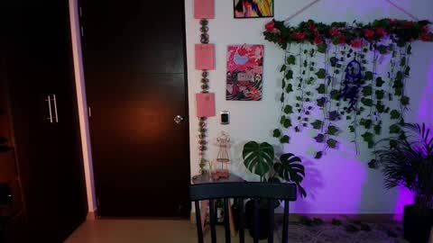 Snapshot of naho_4269 chatting on February 1, 2025, 3:30 am Naho Sigueme en mis Redes Sociales Follow me on my social networks online show from February 1, 2025, 3:30 am