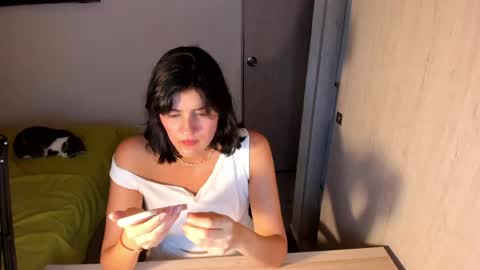 independent model online show from May 2, 2026, 5:01 am