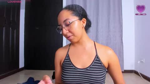 Snapshot of nahomi_miller_ chatting on October 1, 2025, 1:11 am Laura online show from October 1, 2025, 1:11 am