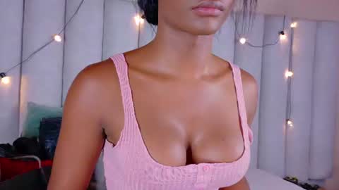 Snapshot of nahomicampbell_ chatting on July 3, 2026, 8:04 pm VICTORIA online show from July 3, 2026, 8:04 pm