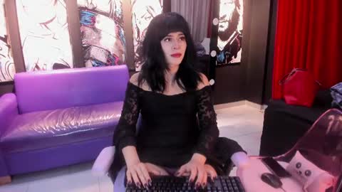 nahomy online show from June 12, 2026, 7:35 pm