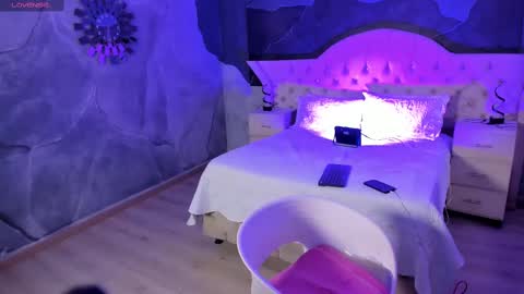 Nahomi online show from February 25, 2025, 4:24 am