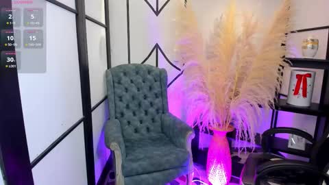 Nahomi online show from February 25, 2026, 4:33 am