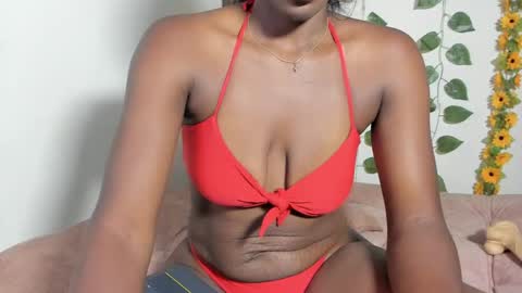 Snapshot of nahomy_smiiths chatting on May 27, 2026, 1:57 am Nahomy online show from May 27, 2026, 1:57 am