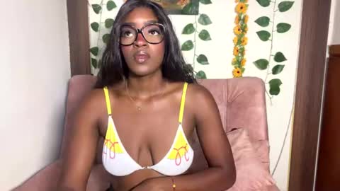 Nahomy  online show from July 6, 2026, 7:38 pm