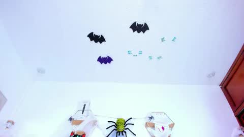 Nahomy online show from October 14, 2025, 8:09 pm