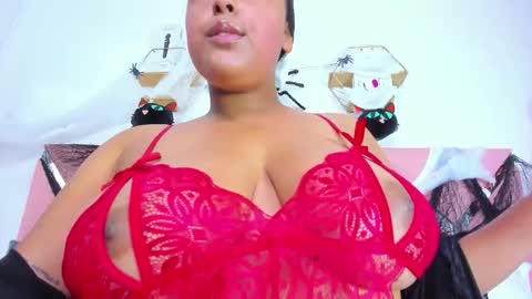 Nahomy online show from October 24, 2025, 8:27 pm