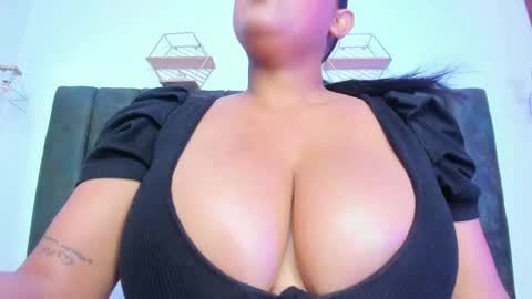 Nahomy online show from May 30, 2026, 8:17 pm
