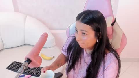 Nahomy Roberts online show from March 12, 2026, 8:53 am