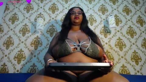 Karatbby online show from October 27, 2025, 8:24 pm