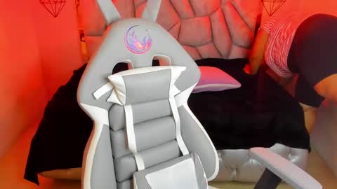 Snapshot of naia_karter chatting on January 28, 2025, 7:00 pm online show from January 28, 2025, 7:00 pm