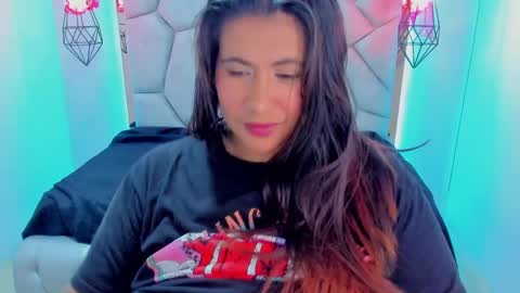 Snapshot of naia_karter chatting on February 8, 2025, 6:55 pm online show from February 8, 2025, 6:55 pm