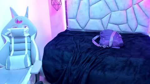 Snapshot of naia_karter chatting on February 23, 2025, 1:35 am online show from February 23, 2025, 1:35 am