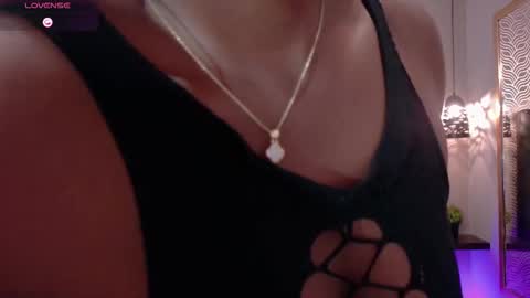 naiaramasson_ online show from February 25, 2026, 12:48 pm