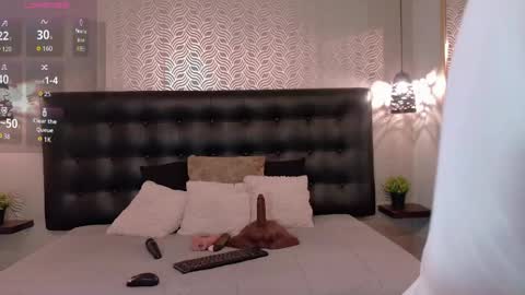 naiaramasson_ online show from April 28, 2026, 12:10 pm