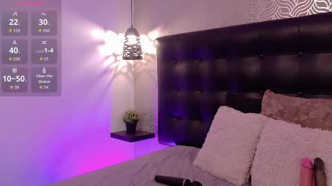 naiaramasson_ online show from April 30, 2026, 1:39 pm