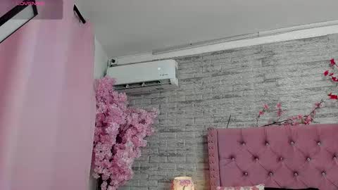 naiawhisper online show from March 3, 2026, 12:33 pm