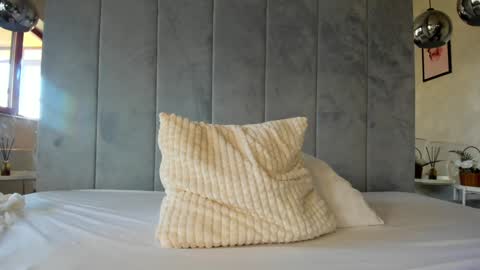 Snapshot of naila18 chatting on January 8, 2025, 9:42 am Naila online show from January 8, 2025, 9:42 am