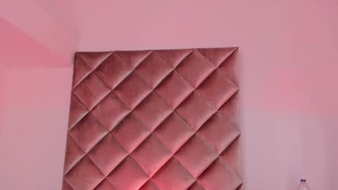 INSTAGRAM  m2221     online show from January 14, 2025, 5:45 pm