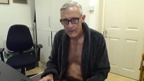 nakedcarpenteruk online show from November 13, 2025, 5:23 pm