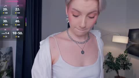 Snapshot of nakishacroshaw chatting on November 6, 2025, 12:28 pm Kate online show from November 6, 2025, 12:28 pm