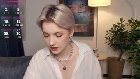 Snapshot of nakishacroshaw chatting on November 21, 2025, 11:53 am Kate online show from November 21, 2025, 11:53 am