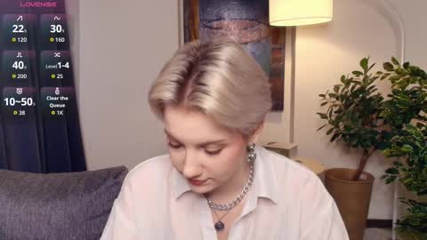 Snapshot of nakishacroshaw chatting on November 23, 2025, 11:32 am Kate online show from November 23, 2025, 11:32 am