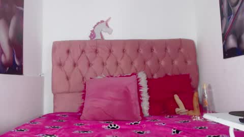 Snapshot of nalaroy chatting on October 8, 2025, 5:27 am NALAROY online show from October 8, 2025, 5:27 am