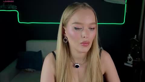 Snapshot of nanny_mommy chatting on December 14, 2025, 8:24 pm nanny online show from December 14, 2025, 8:24 pm