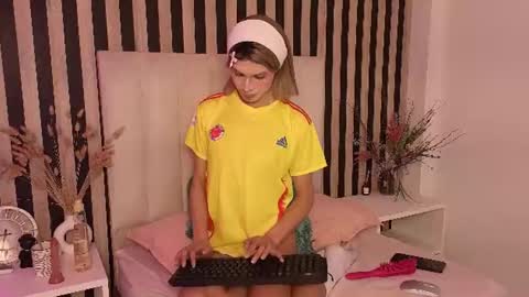 Snapshot of nano_kawaii chatting on June 17, 2026, 12:29 pm nano_kawaii online show from June 17, 2026, 12:29 pm
