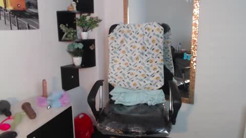 Snapshot of nany_pretty chatting on December 18, 2024, 5:31 pm nany_pretty online show from December 18, 2024, 5:31 pm