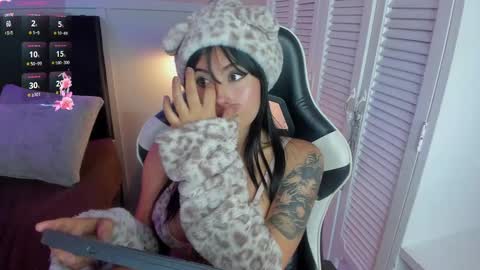 Naoko online show from February 16, 2025, 3:38 pm