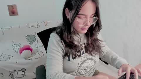 Snapshot of naoko_uwu chatting on February 14, 2025, 12:09 am Naoko online show from February 14, 2025, 12:09 am