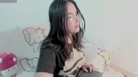 Snapshot of naoko_uwu chatting on February 25, 2025, 12:47 am Naoko online show from February 25, 2025, 12:47 am