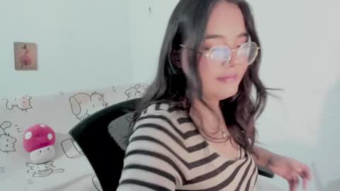 Snapshot of naoko_uwu chatting on March 7, 2025, 1:53 am Naoko online show from March 7, 2025, 1:53 am