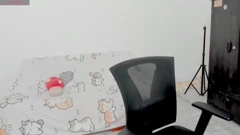 Snapshot of naoko_uwu chatting on November 3, 2025, 10:10 pm Naoko online show from November 3, 2025, 10:10 pm