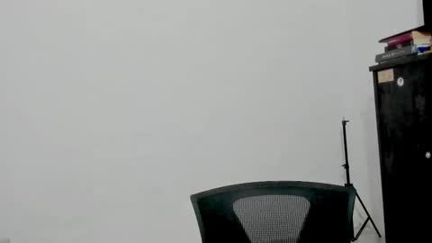 Snapshot of naoko_uwu chatting on November 17, 2025, 12:05 am Naoko online show from November 17, 2025, 12:05 am