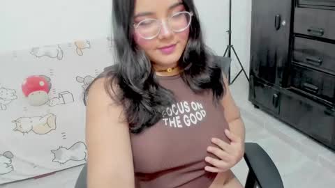 Snapshot of naoko_uwu chatting on November 23, 2025, 12:10 am Naoko online show from November 23, 2025, 12:10 am