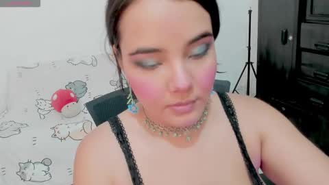 Snapshot of naoko_uwu chatting on November 26, 2025, 10:22 pm Naoko online show from November 26, 2025, 10:22 pm