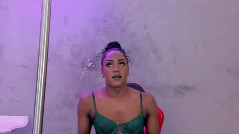 Snapshot of naomi__blair chatting on May 11, 2026, 3:34 am Naomi Blair online show from May 11, 2026, 3:34 am