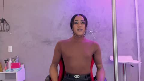 Snapshot of naomi__blair chatting on June 7, 2026, 3:32 am Naomi Blair online show from June 7, 2026, 3:32 am